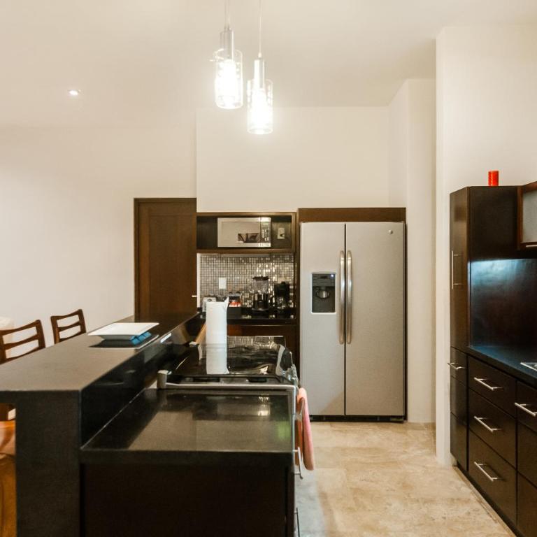 Mak Nuk Village - Clothing Optional - Dormitorio de lujo con acceso directo a la piscina - 11