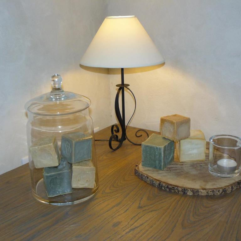 Mas du Vieux Tilleul - Chambre Double avec Salle de Bains Privative - 3