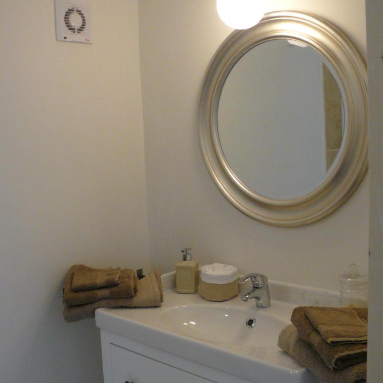 Mas du Vieux Tilleul - Chambre Double avec Salle de Bains Privative - 4