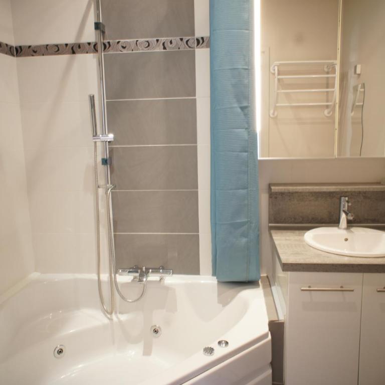 ZePerfectPlace - Vieux Nice Garibaldi 3 chambres - Three-Bedroom Apartment- no lift-3rd floor - 14
