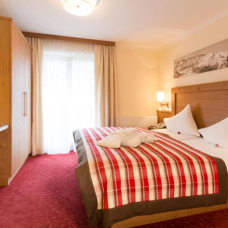 Hotel Wöscherhof - 4 Sterne Superior - Standard Doppelzimmer „OANFOCH _ DAHUAM“ mit Balkon - 1