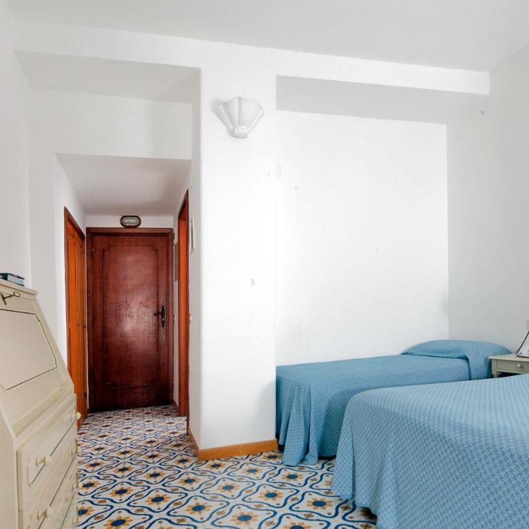 Hotel Vittoria - Camera Tripla con Vista Città - 4