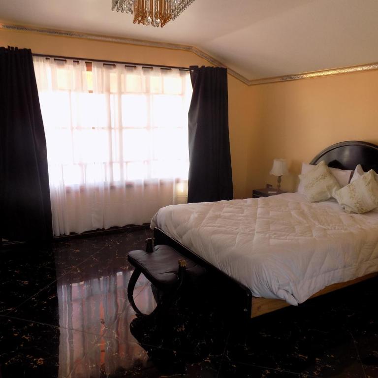 Hostal Gipuzkoa - Family Room with Private Bathroom - 11