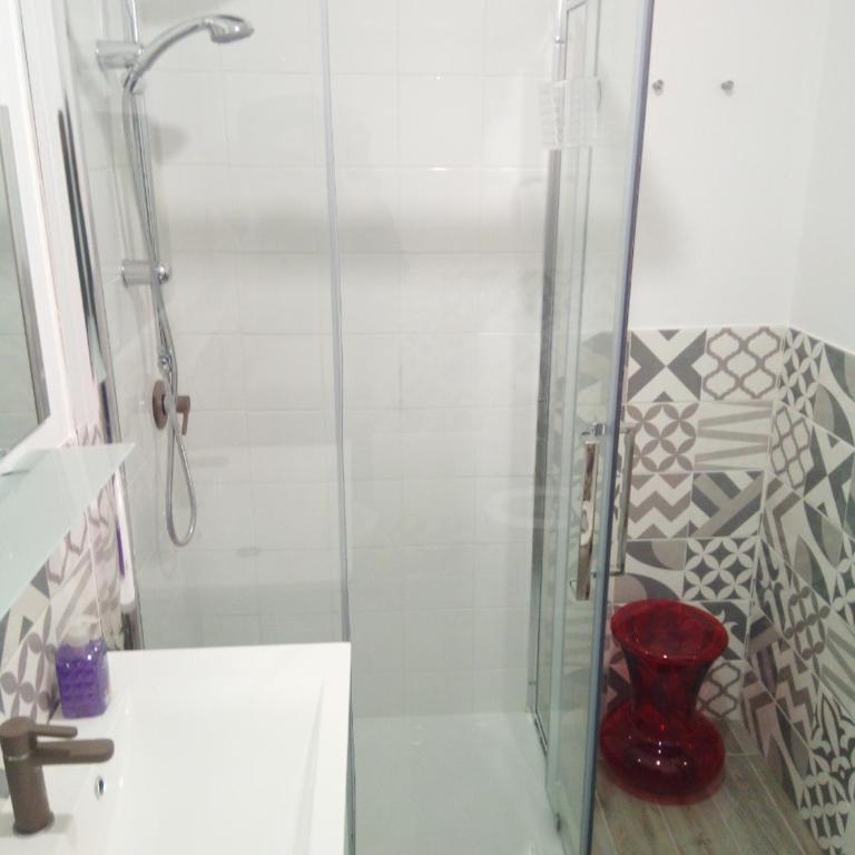 Affittacamere Garibaldi - Camera Matrimoniale con Bagno Privato - 9