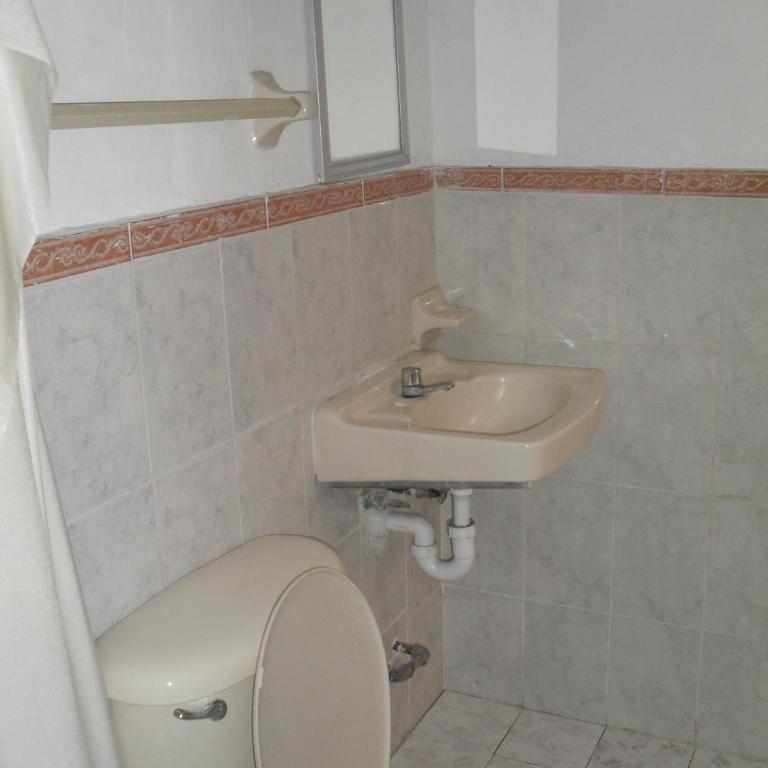 Hotel San Jose - Basic Double Room with Fan - 2