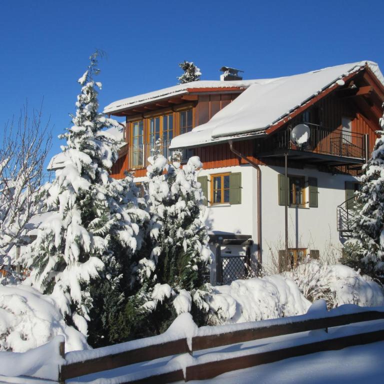 Ferienwohnung Sandra Wetzel - Apartment mit Blick auf die Berge - 3