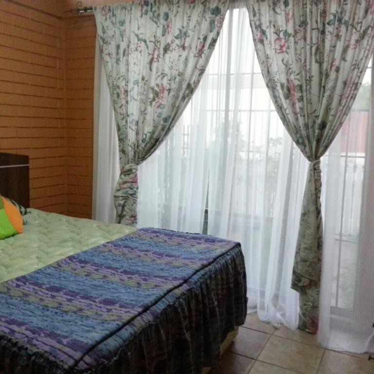 Hostal Los Nogales - Habitación Doble Estándar con baño compartido - 9