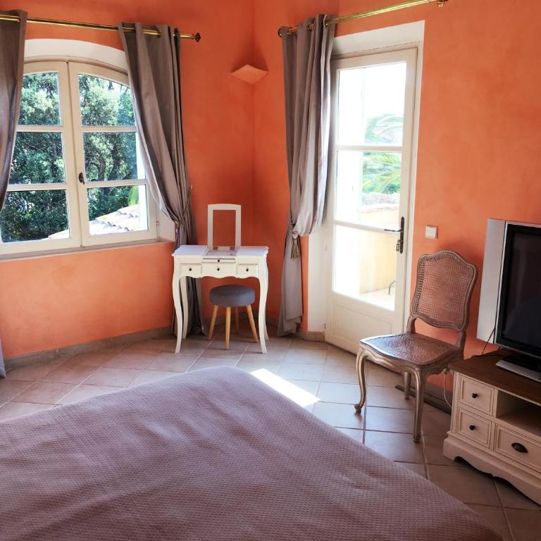 Le Champmazet - Chambre Double avec Salle de Bains Privative - 4