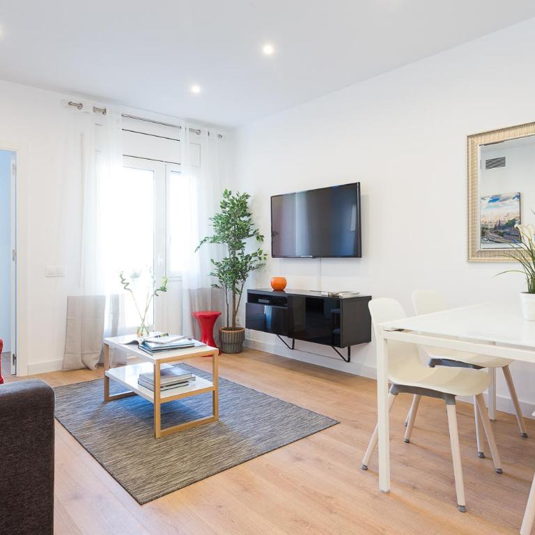 Opening Doors Sagrada Familia II - 4-Bedroom Apartment with Balcony - 4