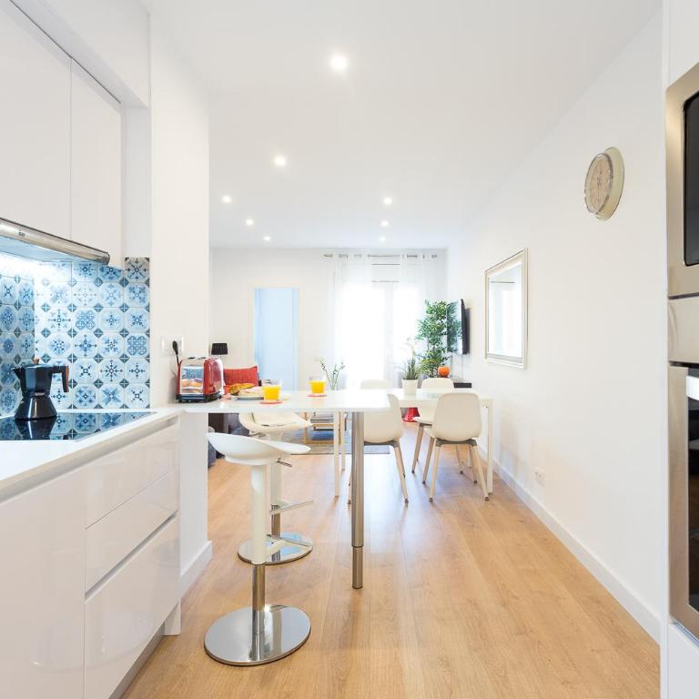 Opening Doors Sagrada Familia II - 4-Bedroom Apartment with Balcony - 2