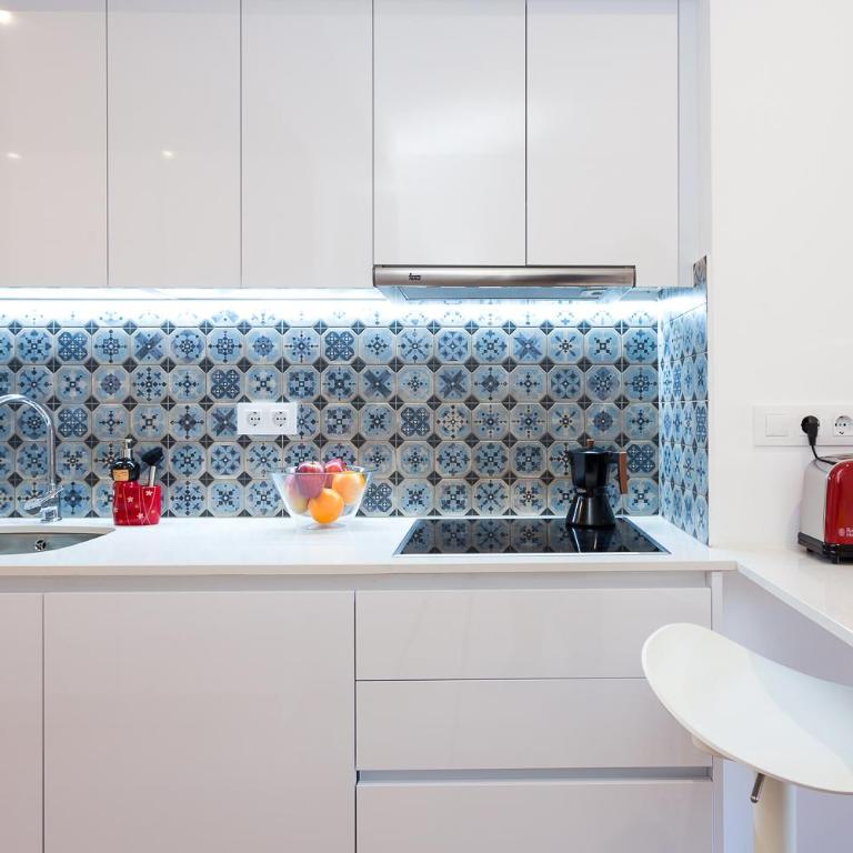 Opening Doors Sagrada Familia II - 4-Bedroom Apartment with Balcony - 11
