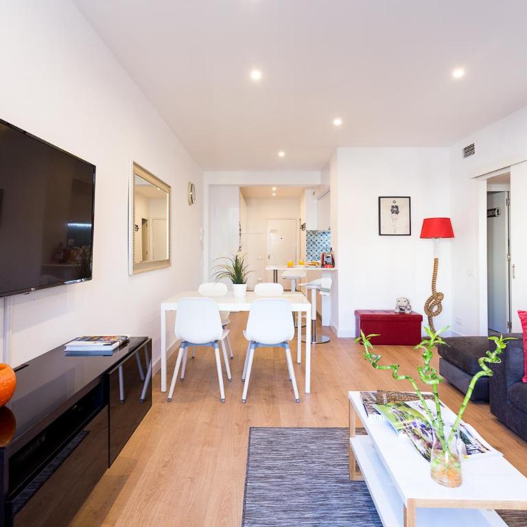 Opening Doors Sagrada Familia II - 4-Bedroom Apartment with Balcony - 1
