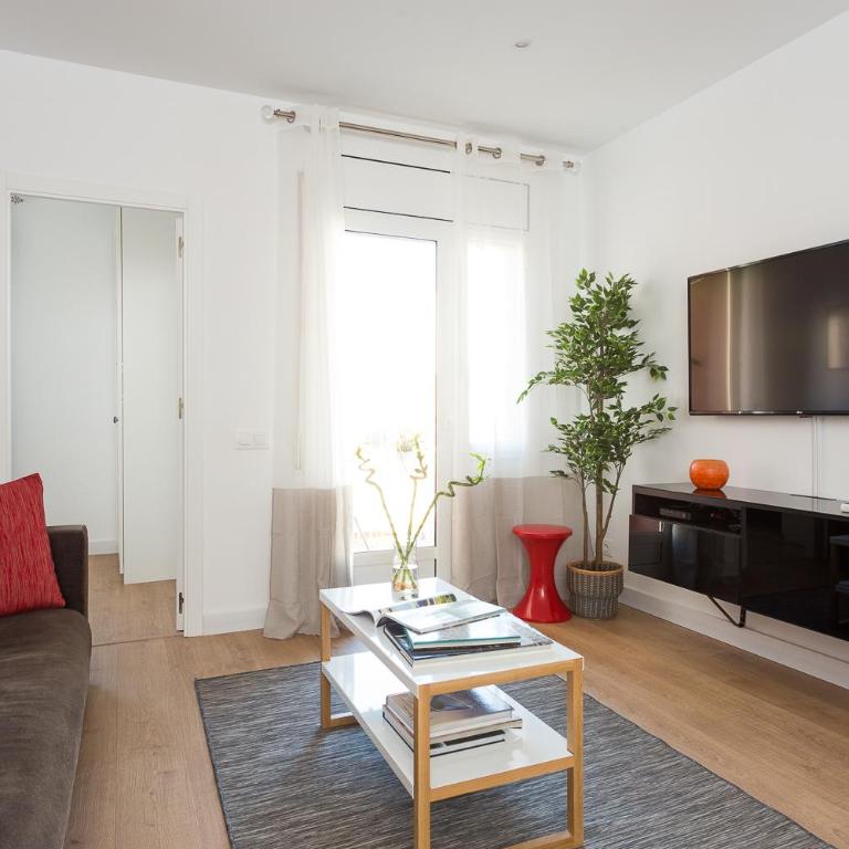 Opening Doors Sagrada Familia II - 4-Bedroom Apartment with Balcony - 6