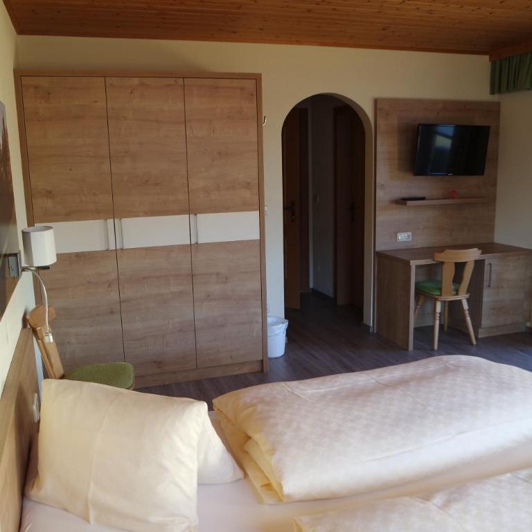 Gästehaus Davidbauer - Doppelzimmer mit Balkon - 2