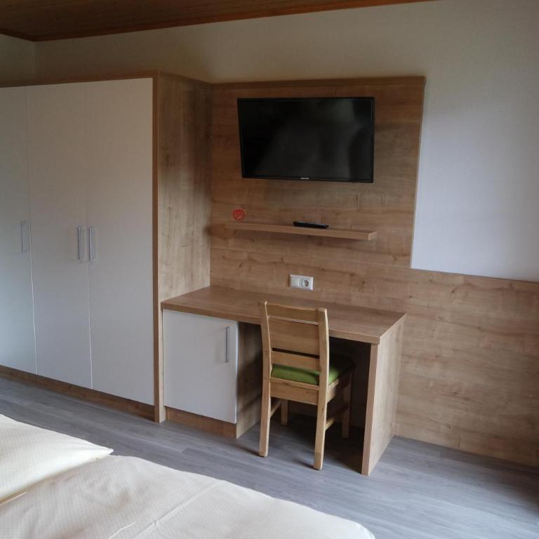 Gästehaus Davidbauer - Doppelzimmer mit Balkon - 8