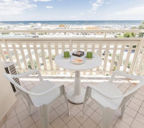 Hotel Bisanzio - Camera Familiare con Vista Mare Frontale (2 Adulti + 2 Bambini) - 9