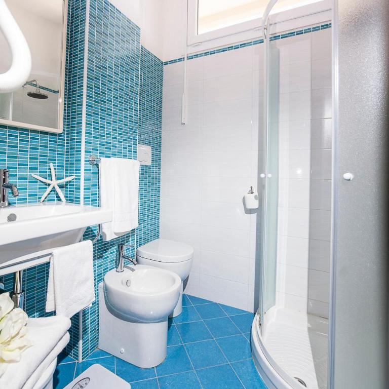 Hotel Bisanzio - Camera Familiare con Vista Mare Laterale (2 Adulti + 2 Bambini) - 6