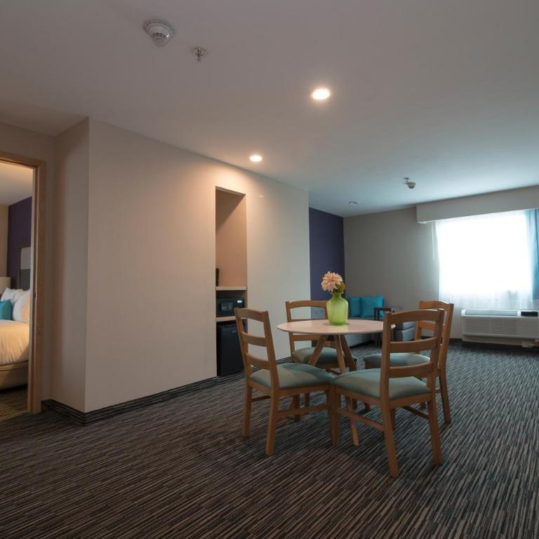 CHN Hotel Monterrey Aeropuerto, Trademark by Wyndham - King Suite - Non-Smoking - 6