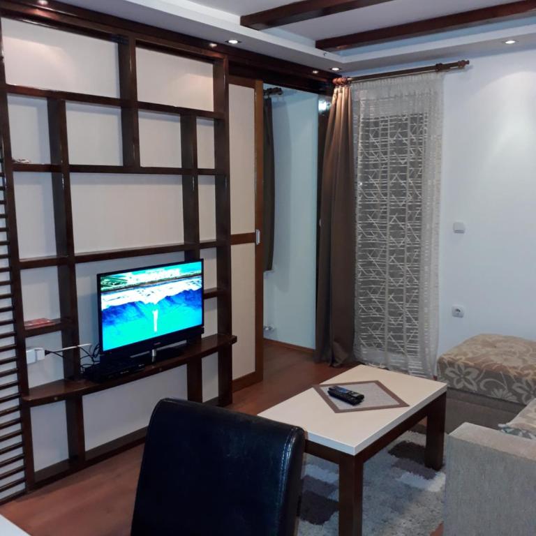 Apartments Panovic - One-Bedroom Apartment with Balcony and Mountain View - 13