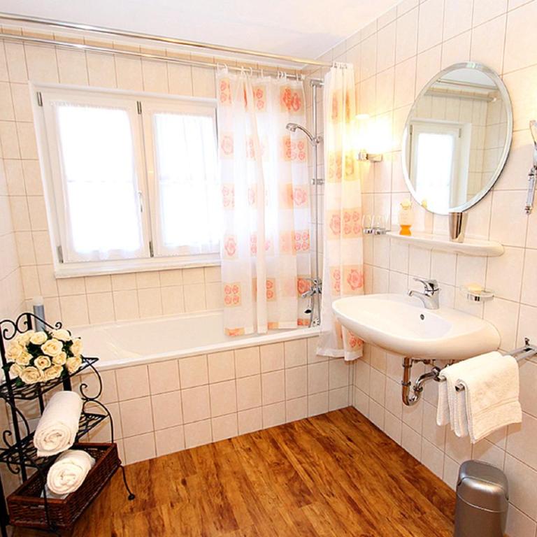 LANDHAUS Mayer - TOP-Ferienwohnungen - Apartment mit Balkon - 5