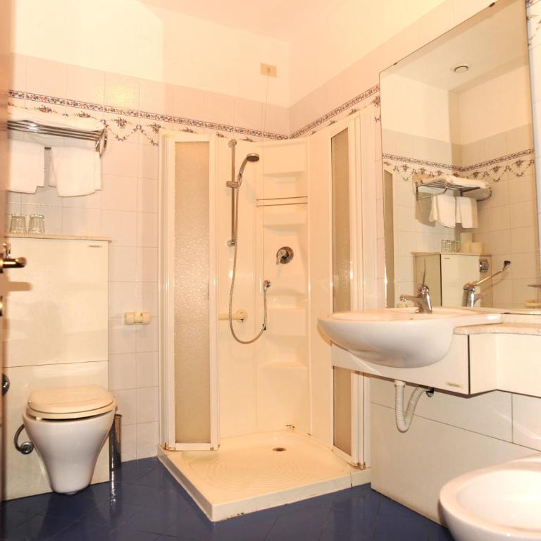 Hotel Silva - Triple Room - 9