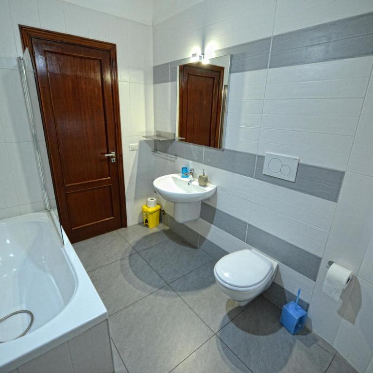 Aback Policlinico - Camera Tripla con Bagno Privato Esterno - 8