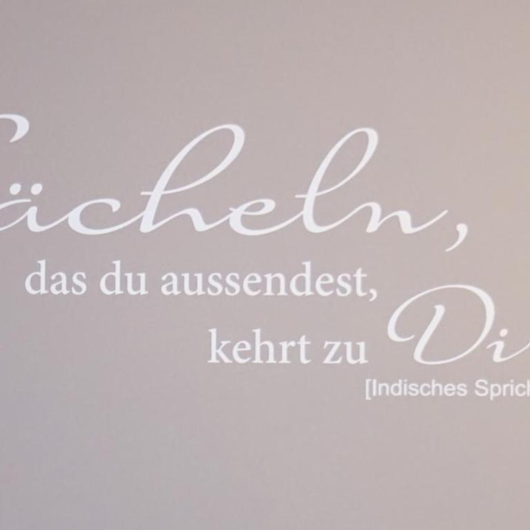 Fichtenwald-Ihr Boutique I Glück`s Hotel - Ihr Kraftort - Wasserwelten Bad Füssing - Deluxe Studio mit Kingsize-Bett - 2