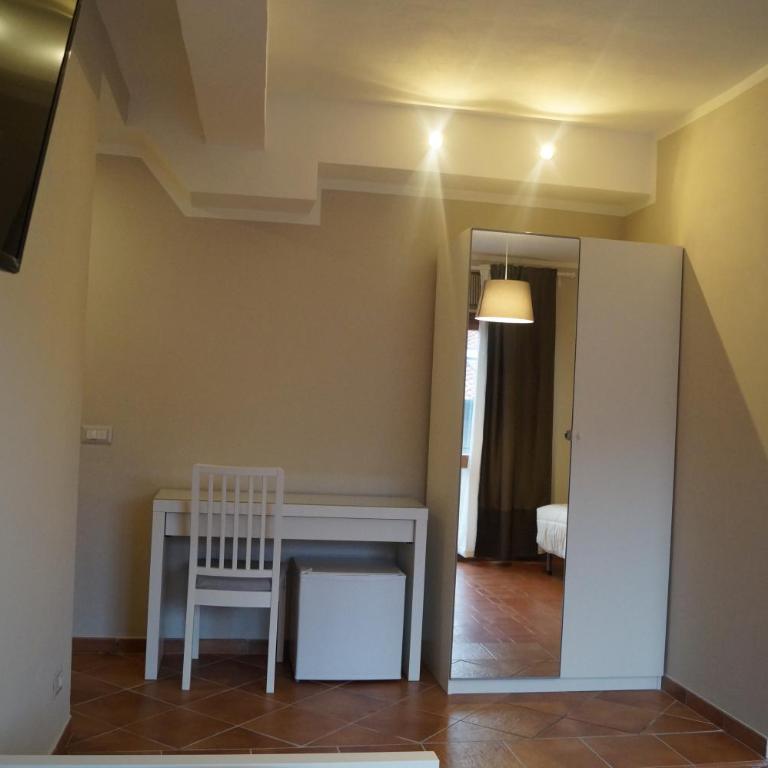 Gialel Pisa - Camera Tripla con Bagno Privato - 1