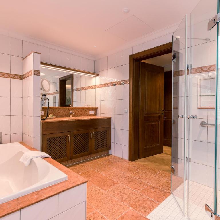 Hotel & Gaststätte zum Erdinger Weißbräu - Suite - 1