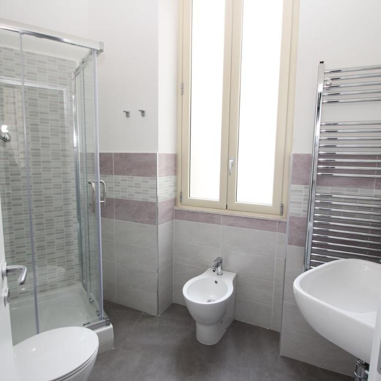Oasi del Turista - Double Room with Private Bathroom and Balcony - 4