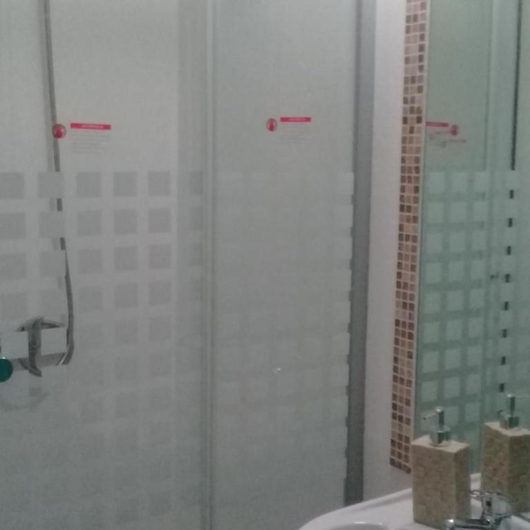 Hostal Casa Azul - Habitación Familiar con baño privado - 4