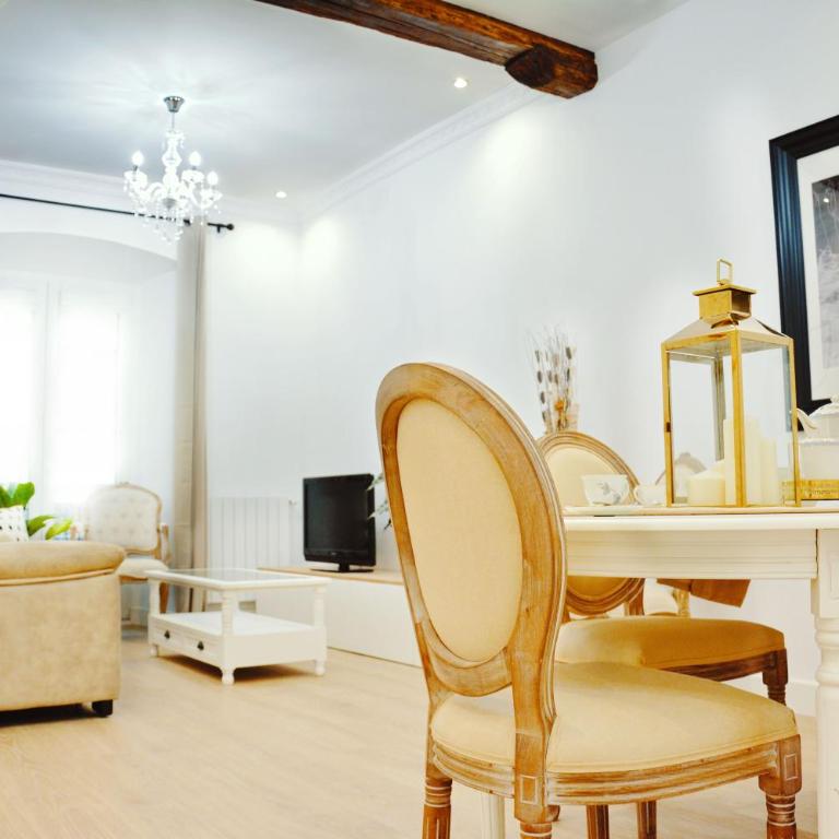 LUX CITYHALL + PARKING - Apartamento de 2 dormitorios - 2