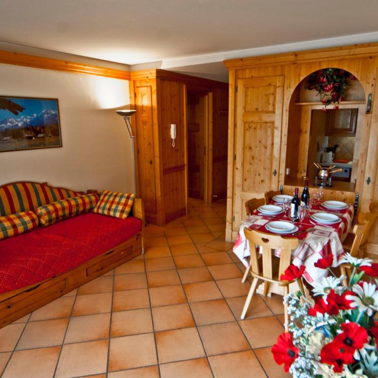 Front Ski Slope Chamonix Apartment - Apartment with Mountain View - 18
