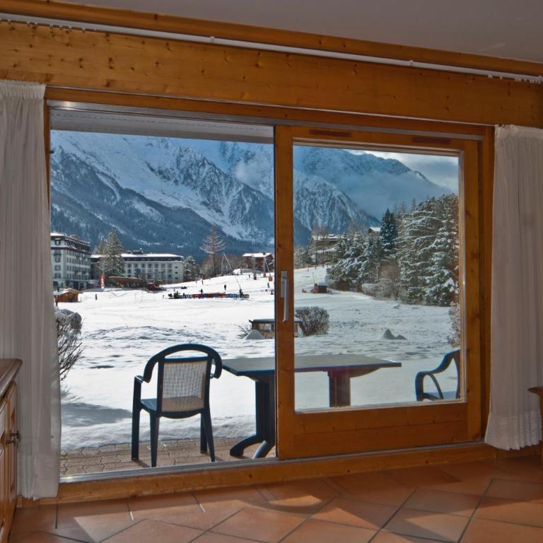 Front Ski Slope Chamonix Apartment - Apartment with Mountain View - 37