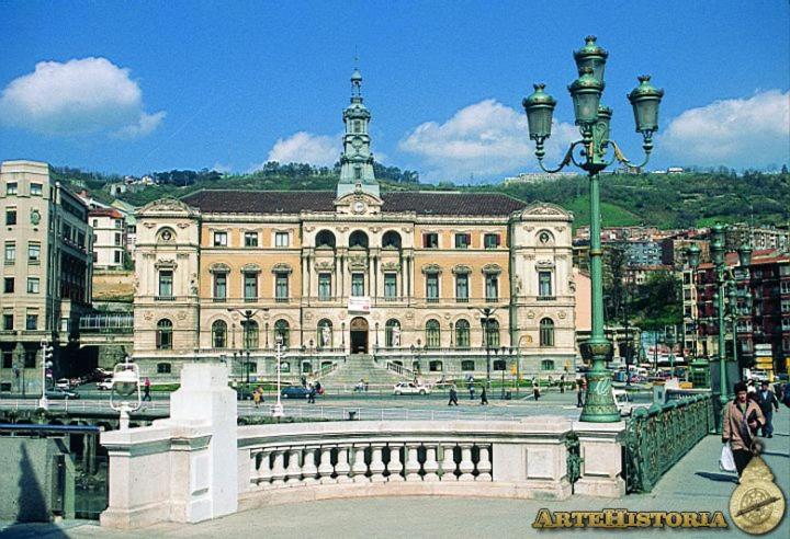 LUX CITYHALL + PARKING - Apartamento de 2 dormitorios - 26