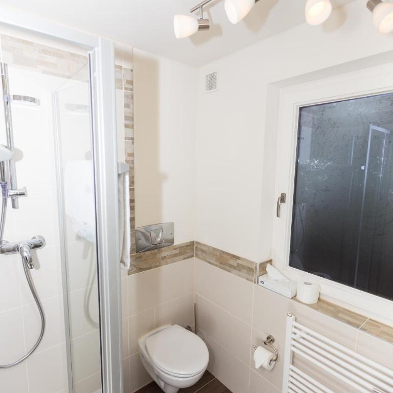 DEVA Hotel Kaiserblick - Doppelzimmer mit Balkon - 10