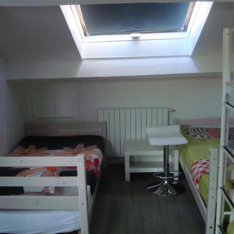 Glamorgan - Lit dans Dortoir pour Femmes de 6 Lits - 6