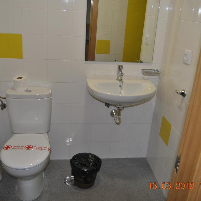 Albergue Inturjoven Jerez De La Frontera - Habitación Doble con baño privado - 2 camas - 4