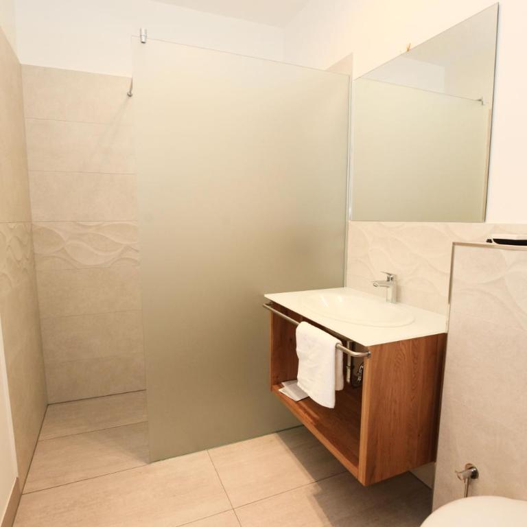 Gästezimmer Hurem - Deluxe Doppel-/Zweibettzimmer mit Balkon - 22
