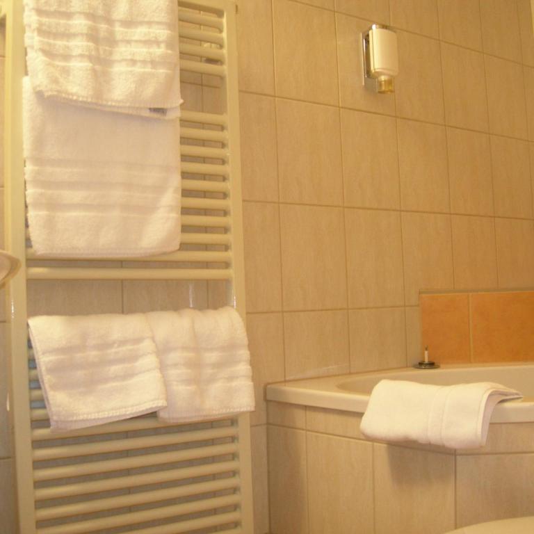 Hotel Crystal Interlaken - Deluxe Vierbettzimmer mit Klimaanlage und Dachterrasse - 7