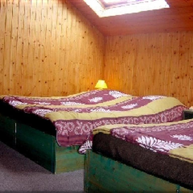 Hotel Les Sapins - Chambre Triple - Accès par Escalier Uniquement - 1