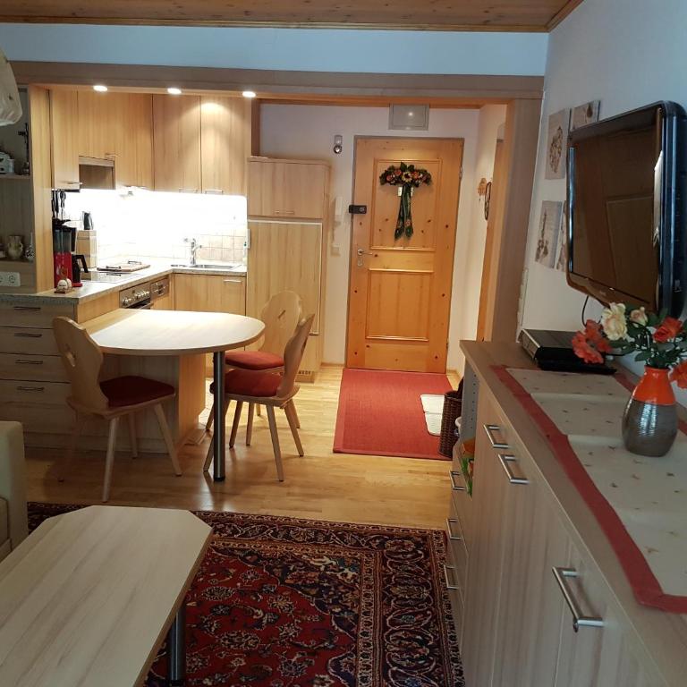 Apartment Anna - Appartamento con 1 Camera da Letto e Balcone - 2