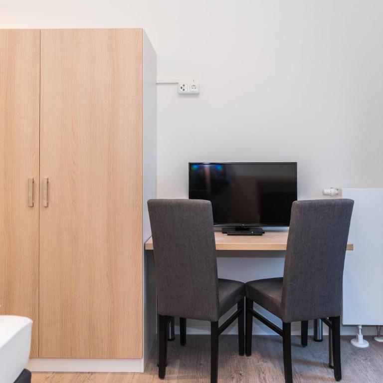 Hotel Staffelseestraße - 3-Bed-Apartment with Shower - 3