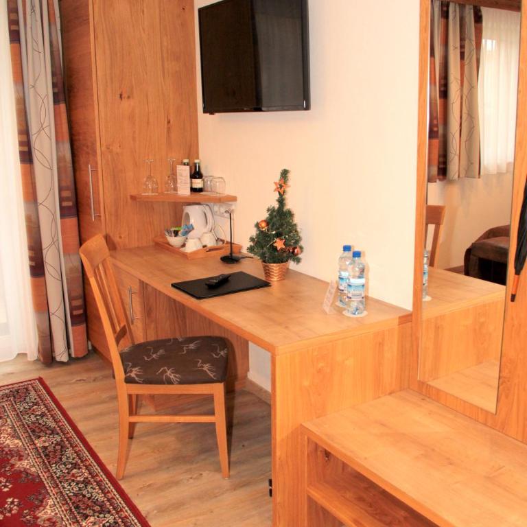 Pension Ballwein - Doppelzimmer mit Balkon oder Terrasse - 7
