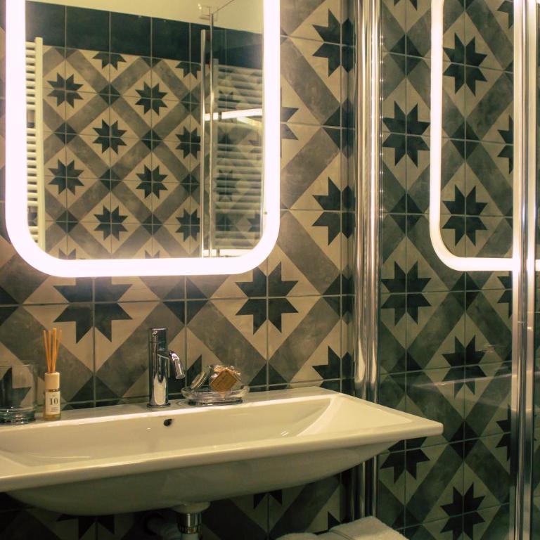 Arsenale Suites - Deluxe Room - 6