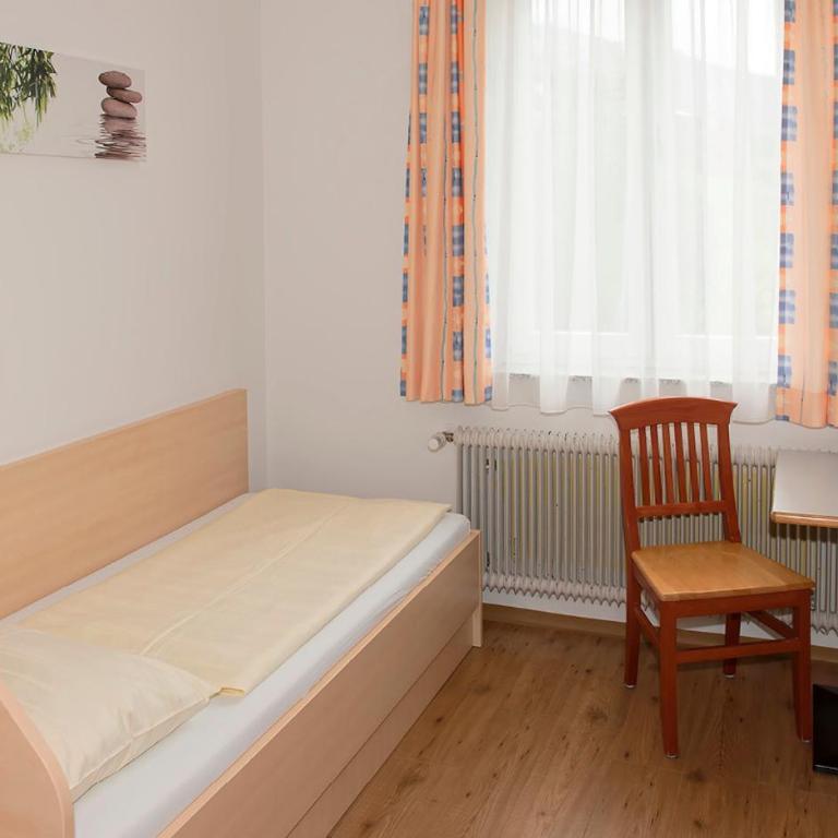 Jugend- und Familiengästehaus Heiligenblut - Bett im Frauenschlafsaal mit 4 Betten - 9