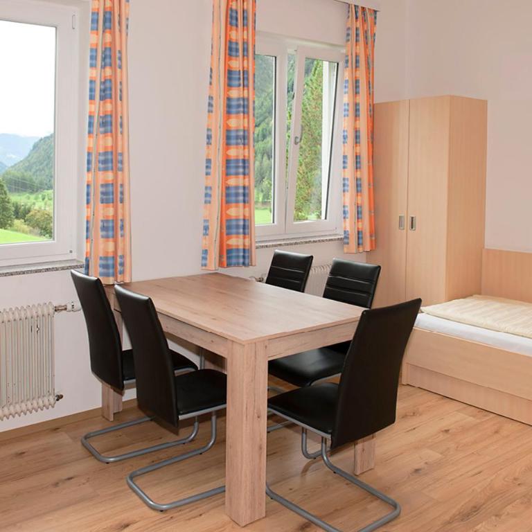 Jugend- und Familiengästehaus Heiligenblut - Bett im Frauenschlafsaal mit 4 Betten - 10
