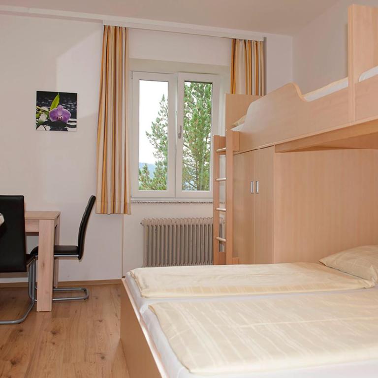 Jugend- und Familiengästehaus Heiligenblut - Bett im Frauenschlafsaal mit 4 Betten - 11