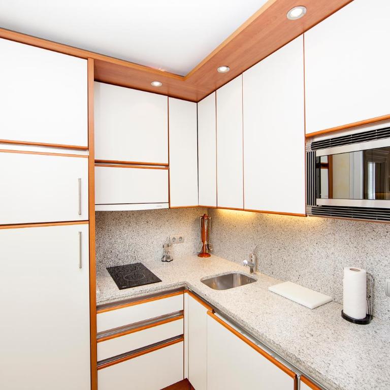Apartamentos Guadalpin Boutique - Apartamento en el ático de 2 dormitorios con bañera de hidromasaje (4-5 adultos) - 10