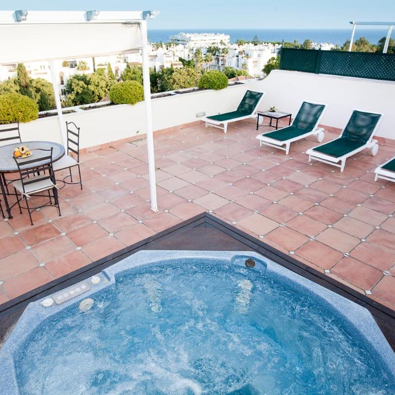 Apartamentos Guadalpin Boutique - Apartamento en el ático de 2 dormitorios con bañera de hidromasaje (4-5 adultos) - 6